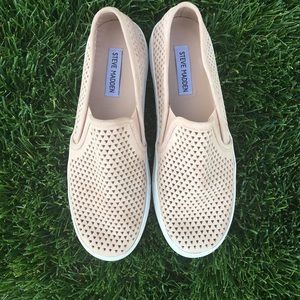 💋Steve Madden slip on sneakers